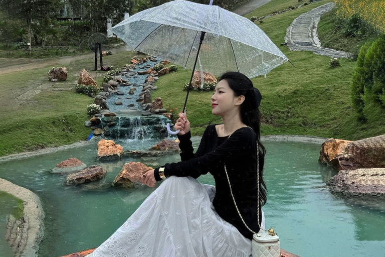 Giới trẻ kiếm tiền từ… ăn, chơi và đi du lịch