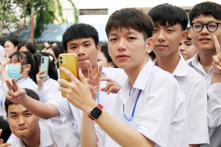Sở GD&ĐT Hà Nội cấm học sinh dùng điện thoại trong lớp học