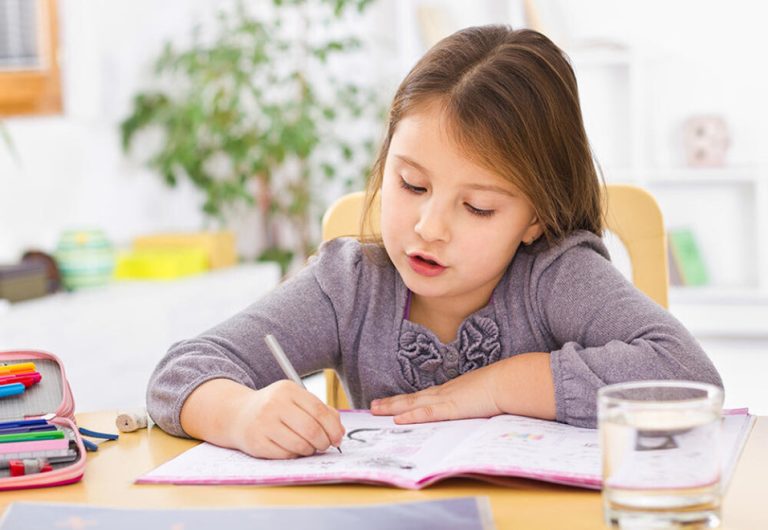 Kinh nghiệm giúp bố mẹ đồng hành cùng con trong học tập: Câu chuyện lớp 1