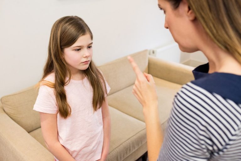 Trẻ biết cãi lại và trẻ luôn ngoan ngoãn khi trưởng thành có gì khác biệt?