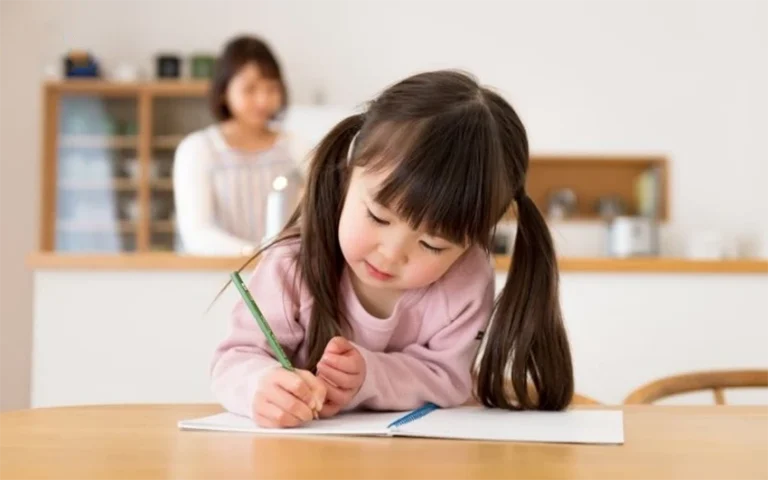 Dạy con tự giác và có trách nhiệm hơn – cha mẹ nên bắt đầu từ đâu?