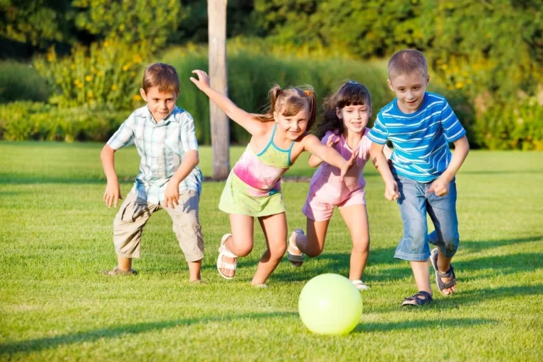 EQ của Trẻ: Bí quyết nuôi dưỡng trí tuệ cảm xúc giúp con hạnh phúc và thành công