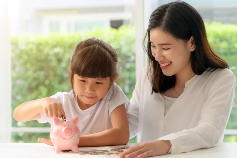 Dạy con kiếm tiền để hình thành tư duy độc lập và trách nhiệm từ nhỏ
