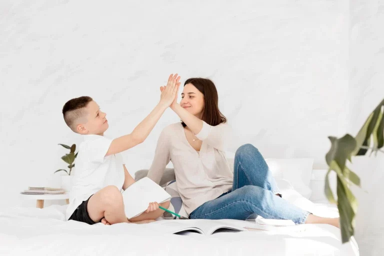 Kỷ luật tích cực toàn diện: Phương pháp nuôi dạy con phát triển nhân cách bền vững