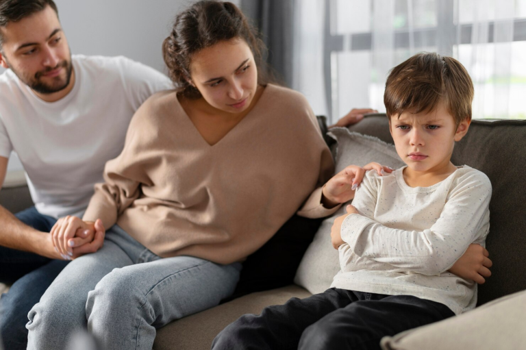 Kiềm chế cơn nóng giận: Cách cha mẹ đồng hành cùng tuổi thơ của con