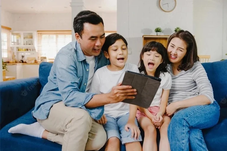 Cha mẹ làm gì để đồng hành cùng con trong hành trình nhận thức giới tính