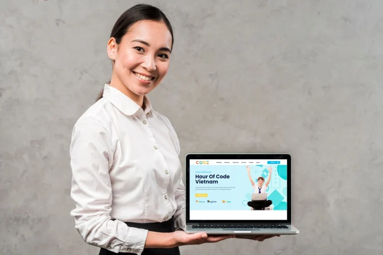 Giáo viên tiểu học ‘xin hỗ trợ cái laptop’, phụ huynh bức xúc