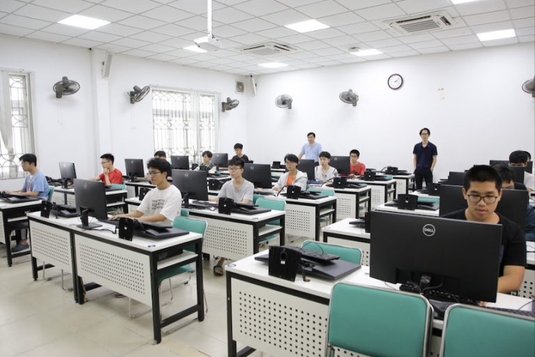 Tin Học Trở Thành Môn Thi Tốt Nghiệp THPT: Cơ Hội Và Thách Thức
