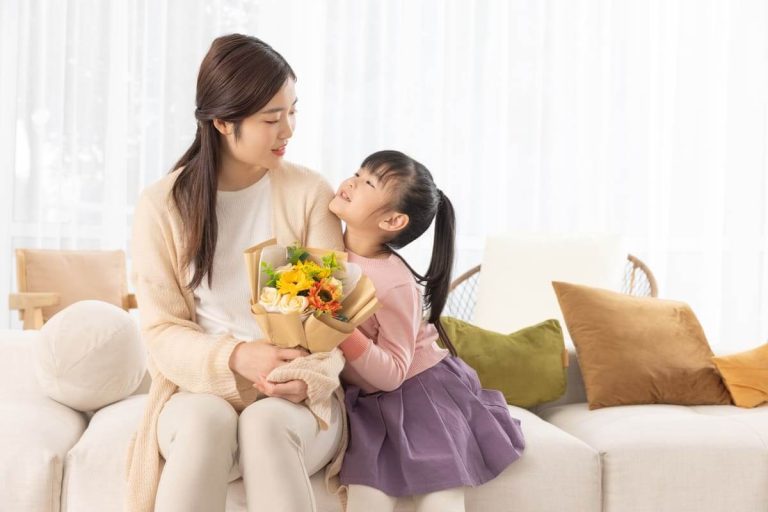 Yêu thương con đúng cách: Trao cơ hội tự lập, định hình nhân cách tương lai